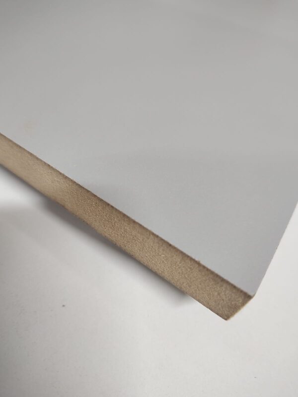 Placa Melamina Gris Humo 18mm/MDF Marca FAPLAC.